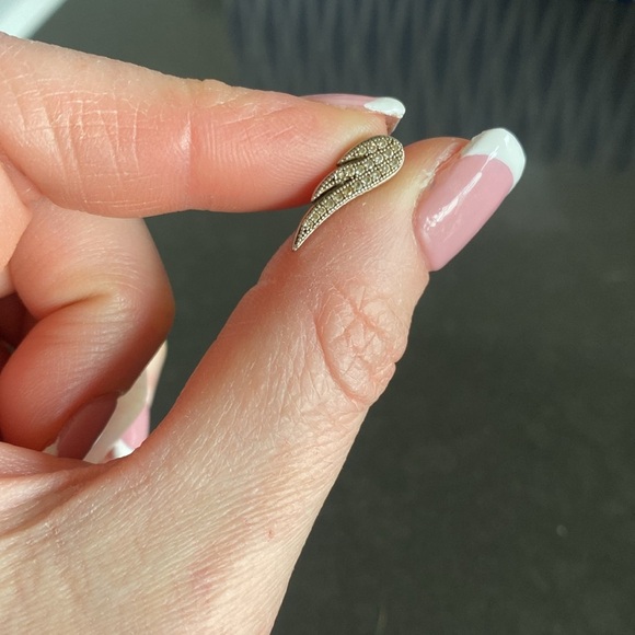 925 stamped Angel wing earring (ONLY ONE EARRING!) - Picture 5 of 8